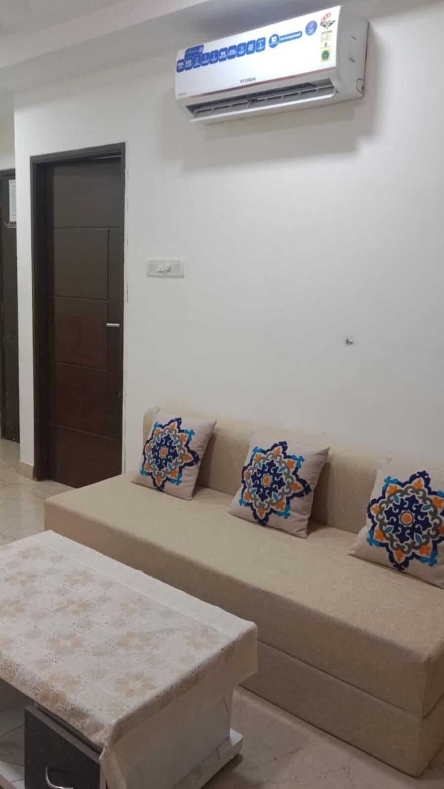 Apartament With A Private Deck Bombaj